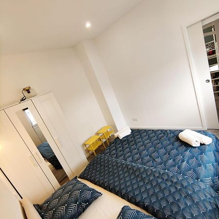 Loft Chic Avec Mezzanine Contemporaine Apartment Vénissieux Екстериор снимка