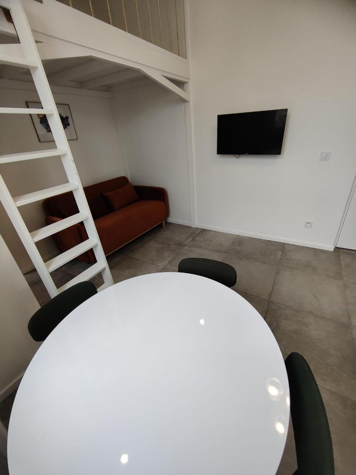 Loft Chic Avec Mezzanine Contemporaine Apartment Vénissieux Екстериор снимка