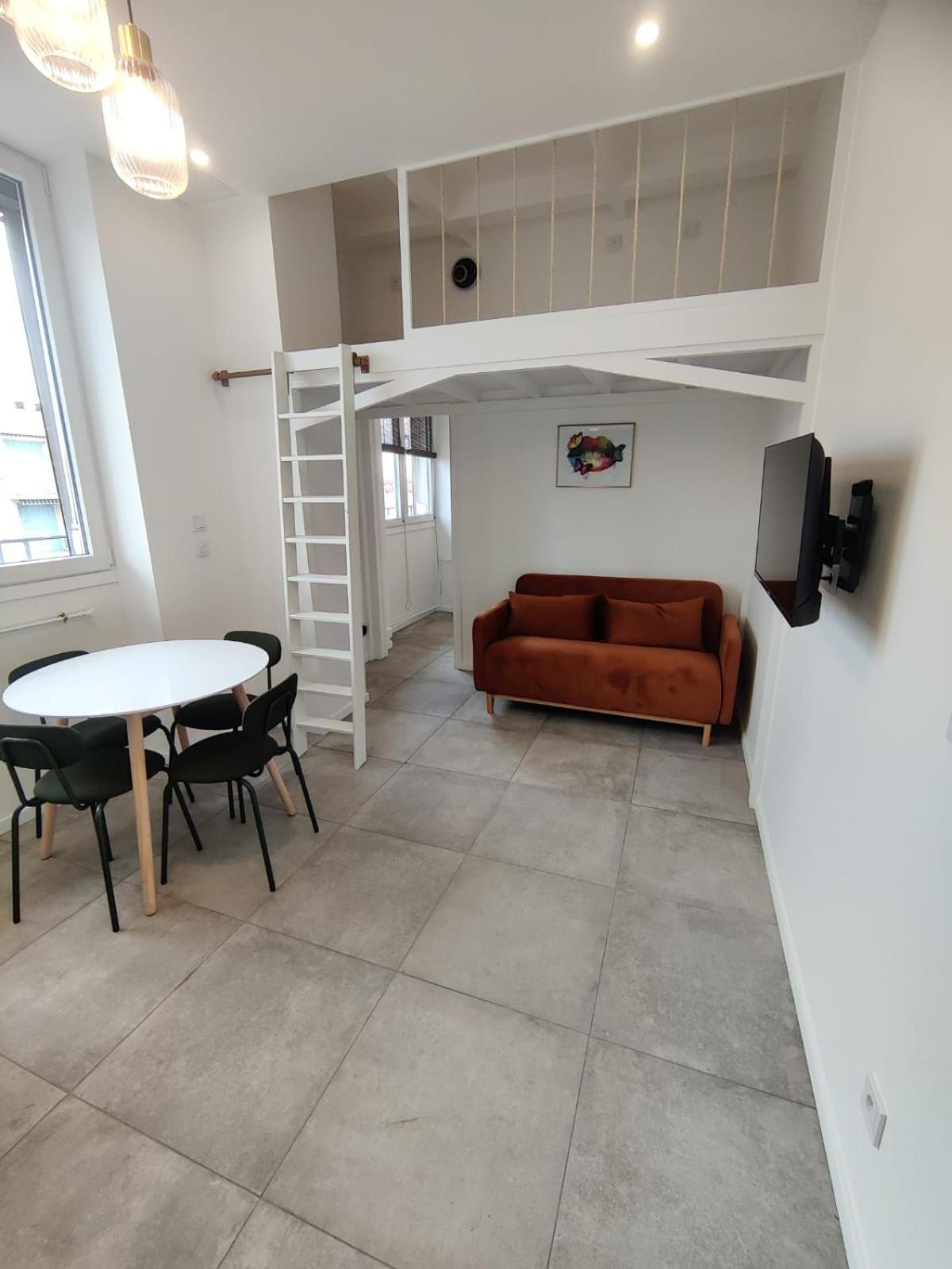 Loft Chic Avec Mezzanine Contemporaine Apartment Vénissieux Екстериор снимка